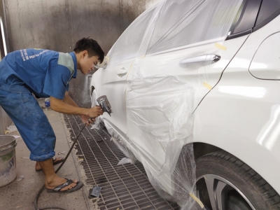 Sơn xe ô tô tại gara ô tô Phú Hưng