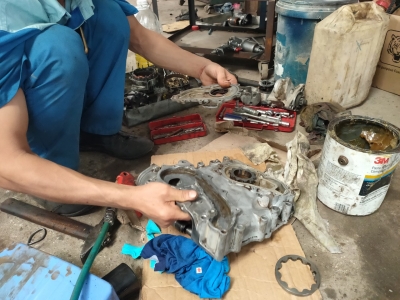 Lắp máy động cơ